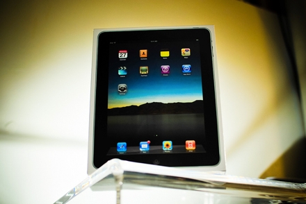 8- iPad        Apple