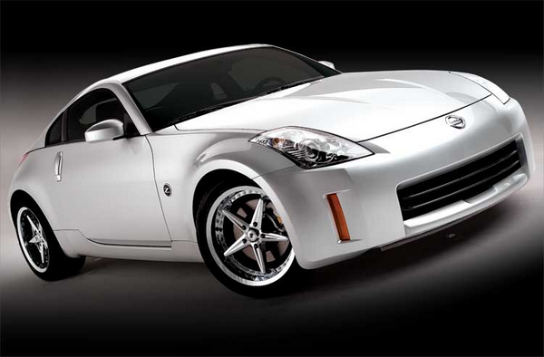 Nissan 350Z.     , . ( K&N Engineering.)