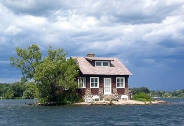 На самом маленьком обитаемом острове уместились только дом и дерево. Фото: Wikipedia