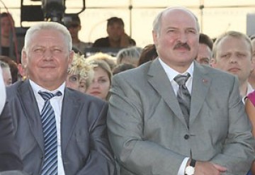 Александр Лукашенко и Пётр Рудник на гала-концерте "Славянскі карагод на Купальскім свяце". Фото: БЕЛТА
