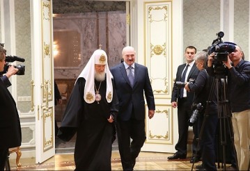 Лукашенко пообещал cделать все, чтобы остановить братоубийственную войну в Украине