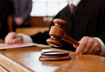 Лукашенко уволил четырех судей за дискредитирующий проступок