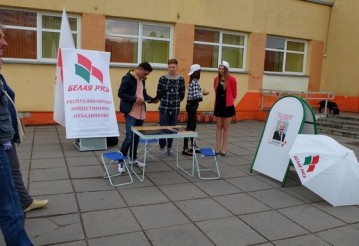 Сбор подписей в поддержку Александра Лукашенко. Источник фото: Telegraf.by