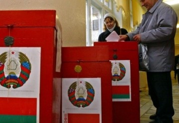 Претенденты на пост президента Беларуси меряются подписями