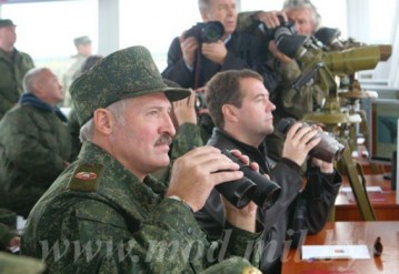 Лукашенко одобрил план применения региональной группировки войск Беларуси и России