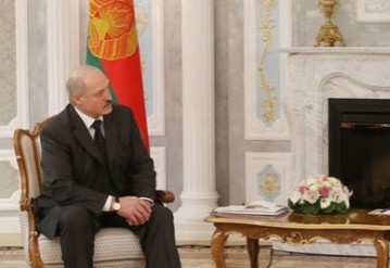 Президент Беларуси Александр Лукашенко с заместителем помощника министра обороны США Майклом Карпентером. Фото: пресс-служба президента Беларуси