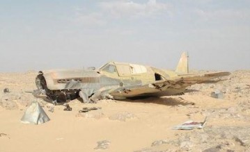 Предположительно, это американский истребитель "Curtiss" P-40